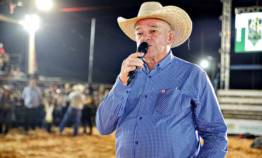 Prefeito Camilo reforçou que as parcerias entre os governos estadual e municipal foi essencial para a realização da feira. Foto: Neto Lucena/Secom feira agropecuaria placido005