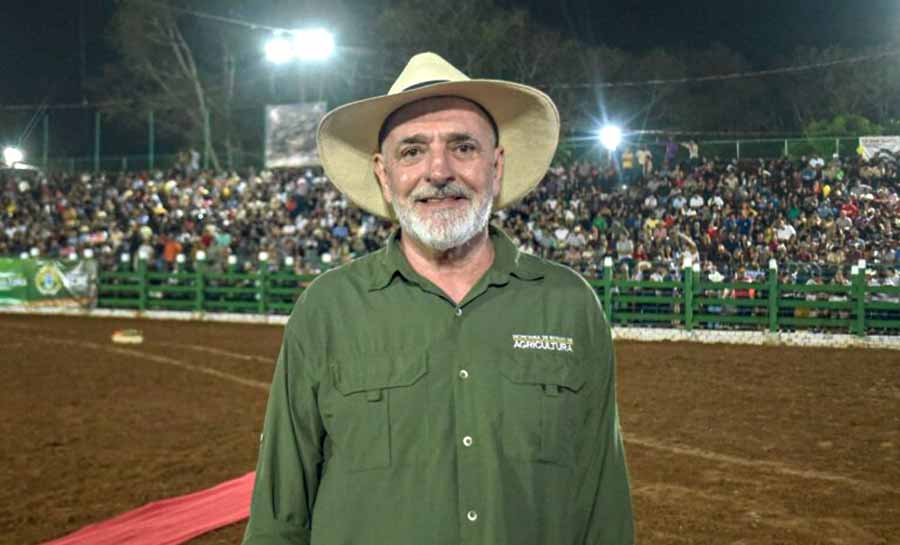 Secretário Tchê exaltou a cultura do tradicional rodeio da Expoacre. Foto: Raylanderson Frota/Secom abertura rodeio 005