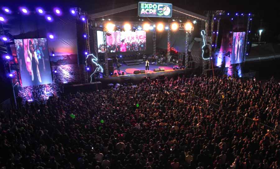 Noite Gospel atraiu milhares de pessoas ao Parque Wildy Viana. Foto: Pedro Devani/Secom show fernanda brum 4