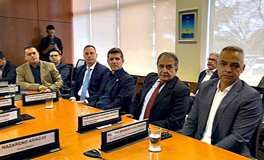 Entre os participantes da reunião na ANA estavam os presidentes das autarquias que atuam na área – Saneacre e Saerb – , alem da Ageacre e de representantes da Repac e do Cinreso. Foto: Dilma Tavares/Repac Tavares/Repac parceria governo 002