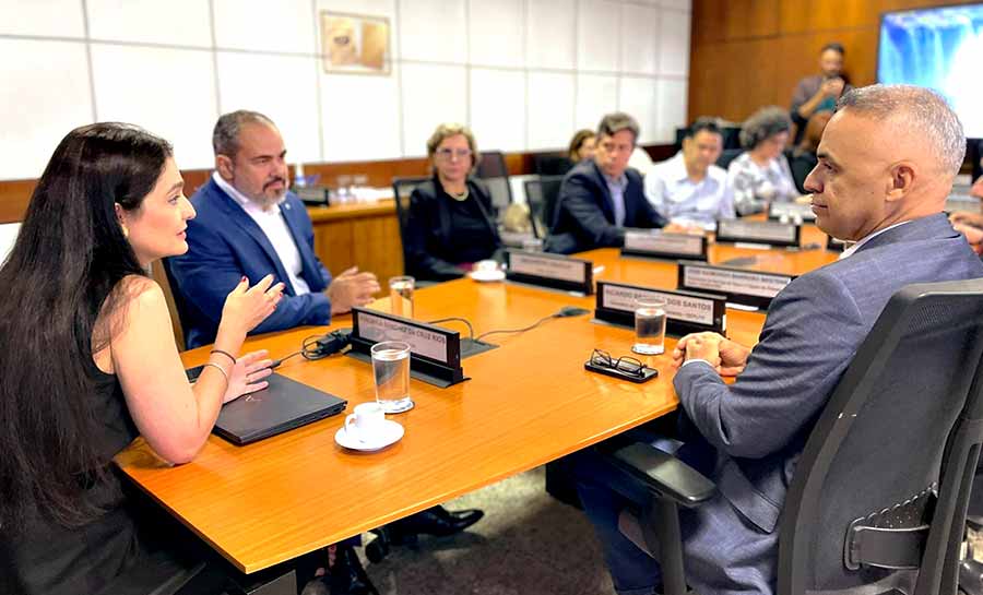Presidente da ANA, Verônica Sanchez (à esquerda), afirmou apoio às solicitações do Acre e colocou equipe técnica do órgão à disposição do governo do Acre. Foto: Dilma Tavares/Repac parceria governo 003
