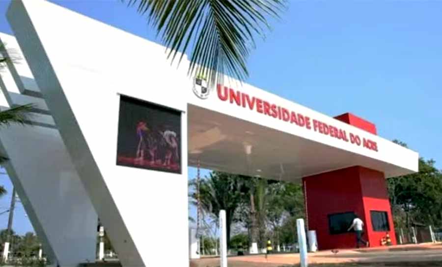 Com salários que chegam a R$ 14 mil, Ufac abre concurso com 40 vagas para professor efetivo; veja quadro