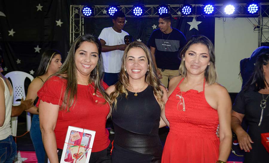 Show Mulheres que brilham marca semana da mulher em Brasileia