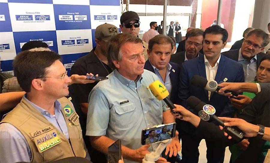 Bolsonaro cobra queda no preço dos combustíveis: “Todos esperam isso”