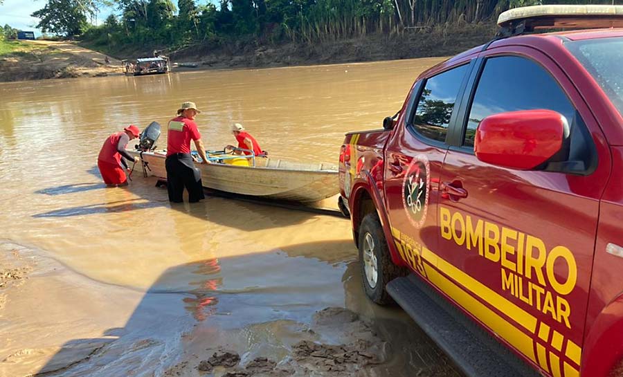 Bombeiros fazem buscas por criança de 3 anos e homem desaparecidos em rio no interior do Acre