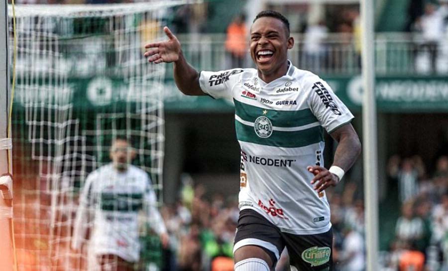 Coritiba estreia no Brasileiro com vitória sobre o Goiás: 3 a 0