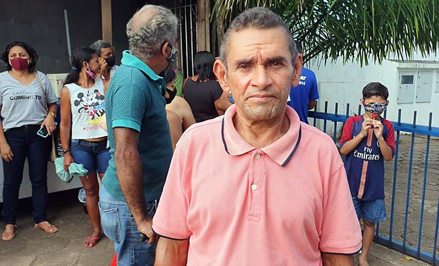 Greve do INSS chega ao 15º dia e beneficiários seguem dormindo em filas no Acre