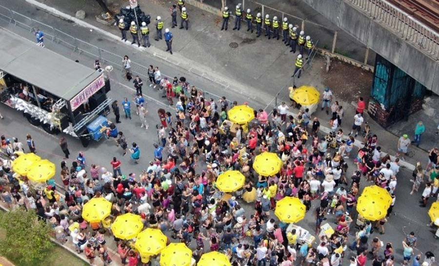 Carnaval de rua gera impasse entre prefeitura e blocos de SP