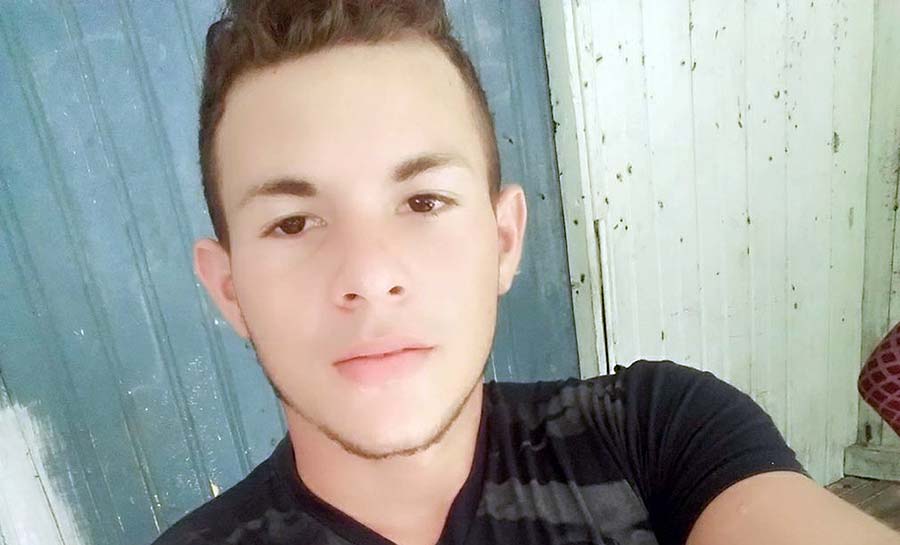 Jovem é achado morto com golpes de facão com mãos e pés amarrados no interior do Acre