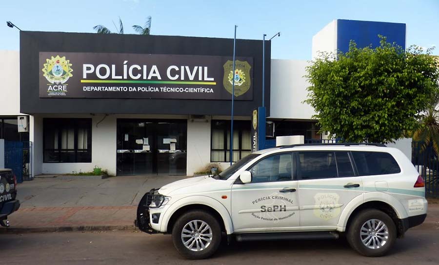 Mulher que acompanhava viagem do marido pelo GPS estranha parada demorada, aciona polícia e homem é achado morto no AC