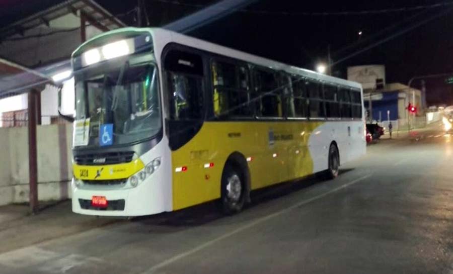 Passageiros vivem momentos de pânico durante assalto em ônibus de Rio Branco: ‘foi um terror’