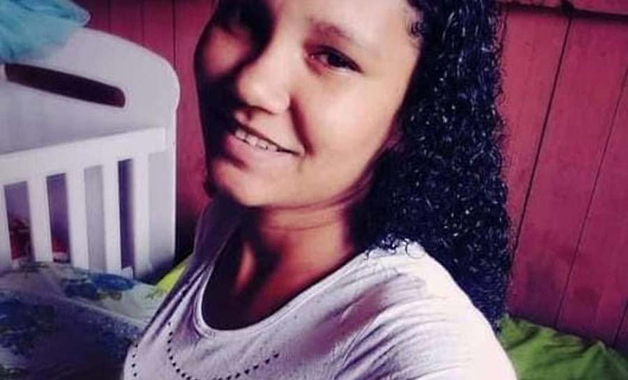 Jovem de 19 anos é morta a facadas por se recusar a reatar namoro; suspeito segue foragido no AC