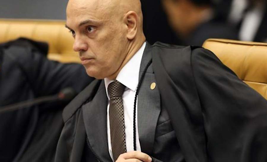 Moraes pede novo relatório da PF em inquérito que investiga Bolsonaro