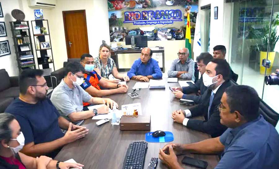 Prefeitura discute em reunião políticas habitacionais para Rio Branco