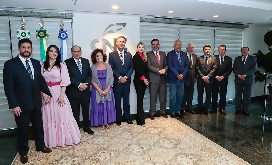 Parlamentares acreanos são homenageados na CNC