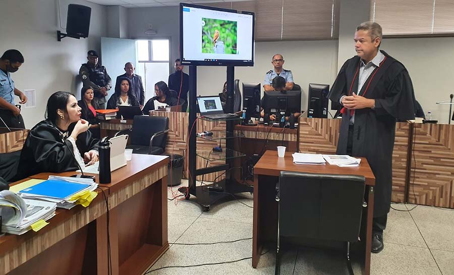 Júri do caso Jonhliane entra no terceiro dia de debates e promotor diz que defesa desconhece processo