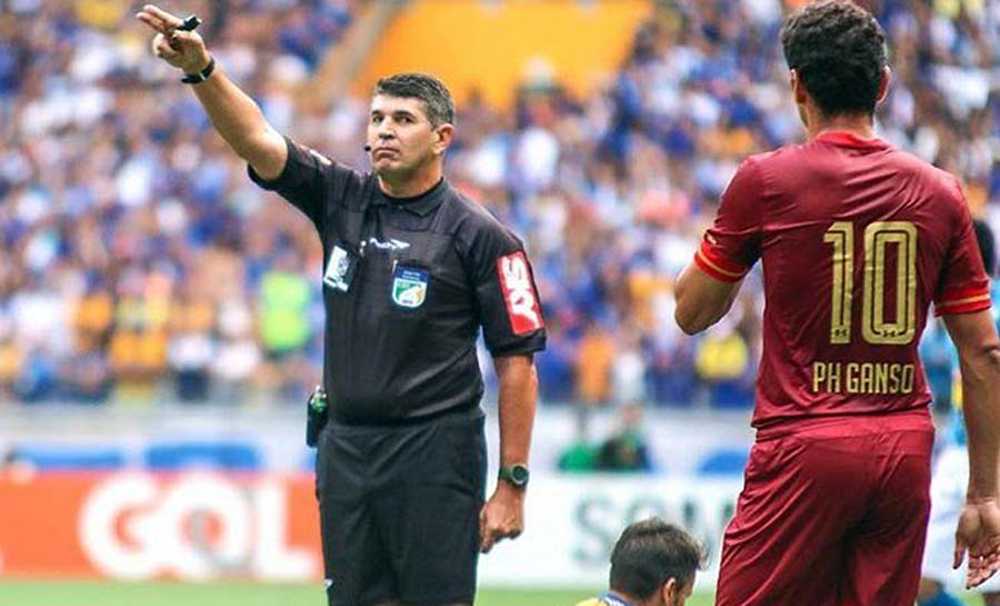 Árbitro voltará a apitar jogo do Corinthians quase um ano após ser pressionado por dirigentes do Timão