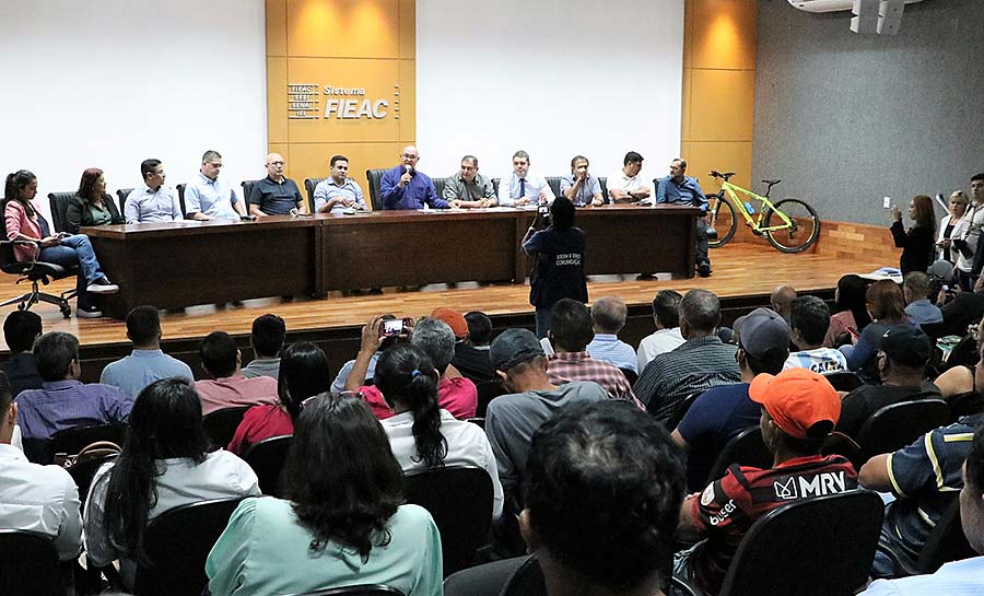 FIEAC comemora novo pacote de obras do governo e compras de fardamento escolar