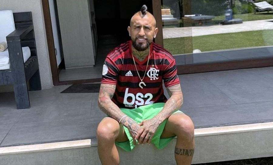 Flamengo? Vidal ganha apoio para defender ‘rival’ do Corinthians