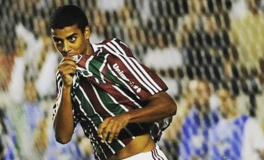 Campeão com o Fluminense, Alan está oficialmente de volta ao clube