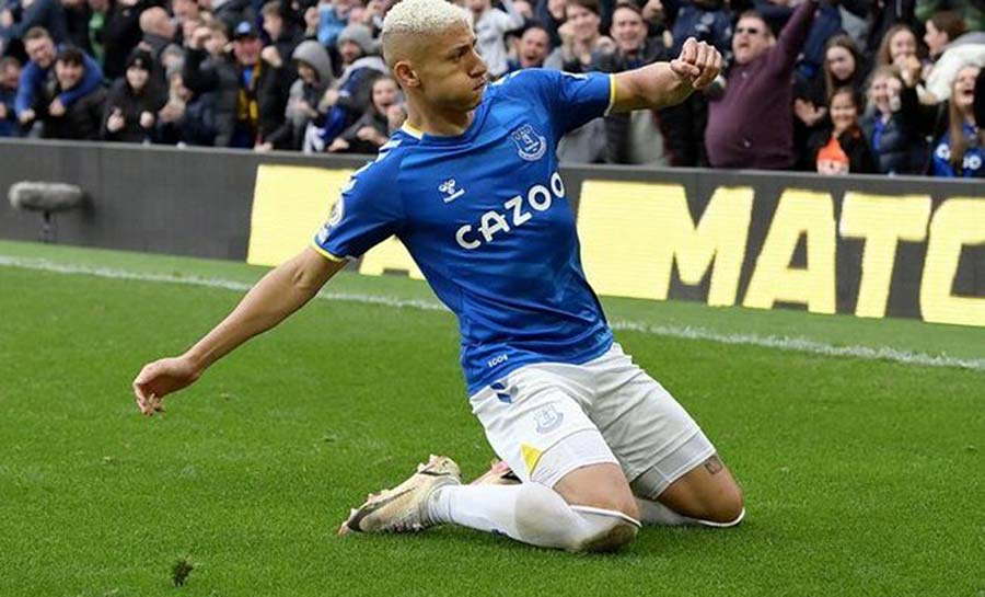 Richarlison vira alvo de disputa entre rivais ingleses