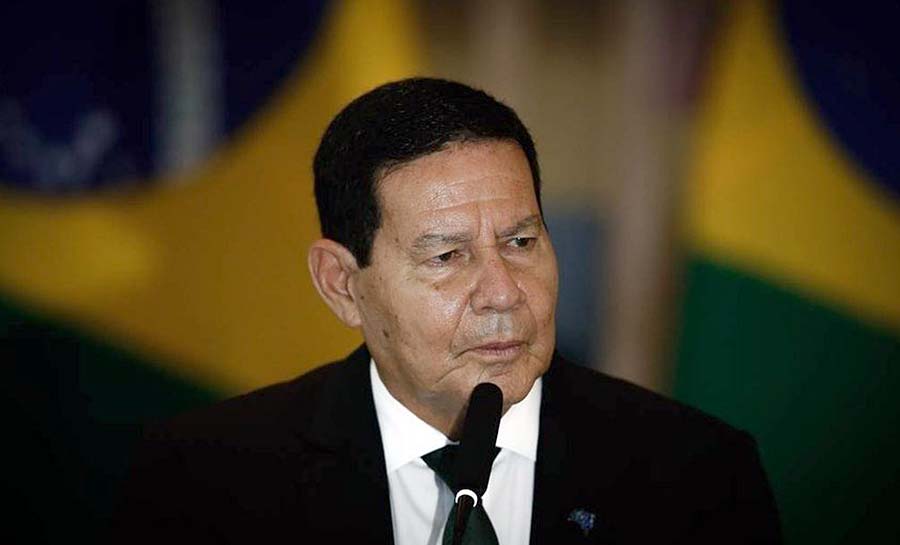 ‘Não tem como’, diz Mourão sobre mudar política de preços da Petrobras