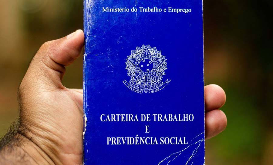 Taxa de desemprego diminui, mas renda média do trabalhador também cai