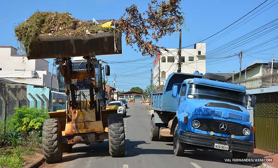 Serviços de limpeza das ruas de Rio Branco seguem a todo vapor