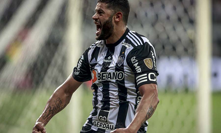 Com gol de Hulk, Atlético bate Emelec e vai às quartas da Libertadores