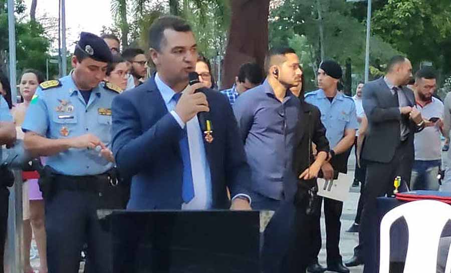 Deputado Sargento Cadmiel recebe Medalha de Mérito Coronel Fontenele, maior honraria da PM do Acre