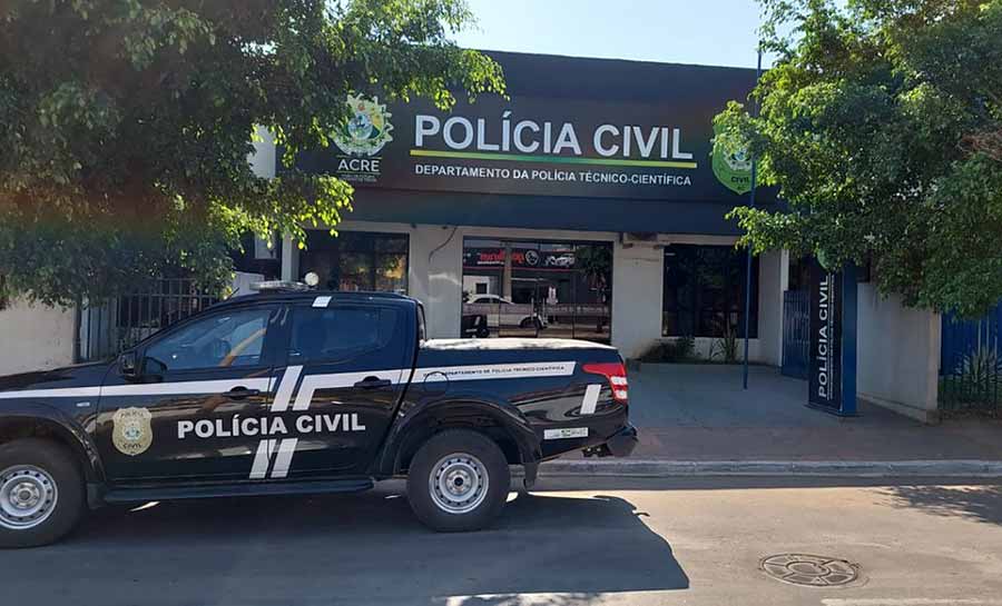 Homem é morto e mulher ferida no braço por dupla encapuzada em cidade no interior do Acre