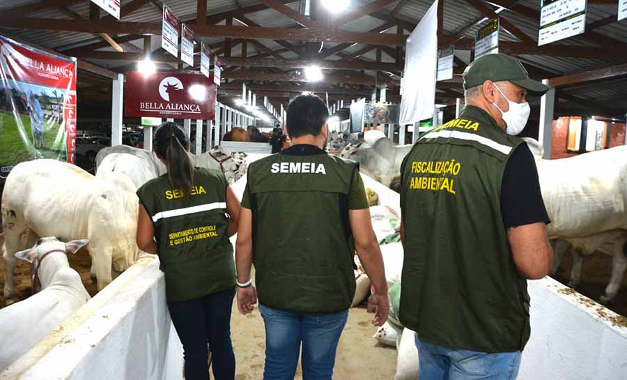 Secretaria Municipal de Meio Ambiente fiscaliza possíveis crimes ambientais e maus-tratos com animais durante a Expoacre