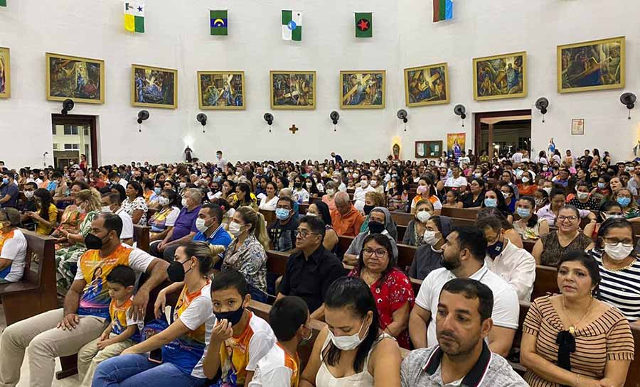 Missa e hasteamento da bandeira abrem Novenário em Cruzeiro do Sul (AC)