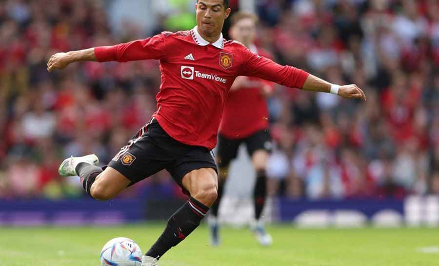 Após polêmica, Cristiano Ronaldo é elogiado no Manchester United