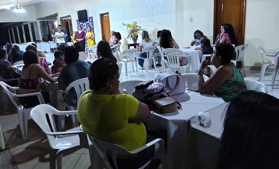 Vanda Milani reúne com mulheres do Quinze para chá da tarde