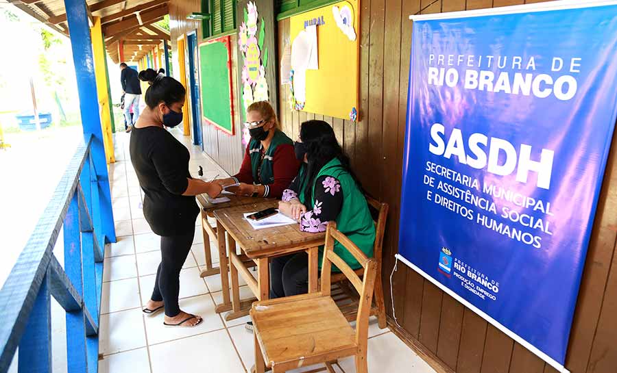 Prefeitura de Rio Branco realiza ação itinerante do Cras Tancredo Neves na zona rural