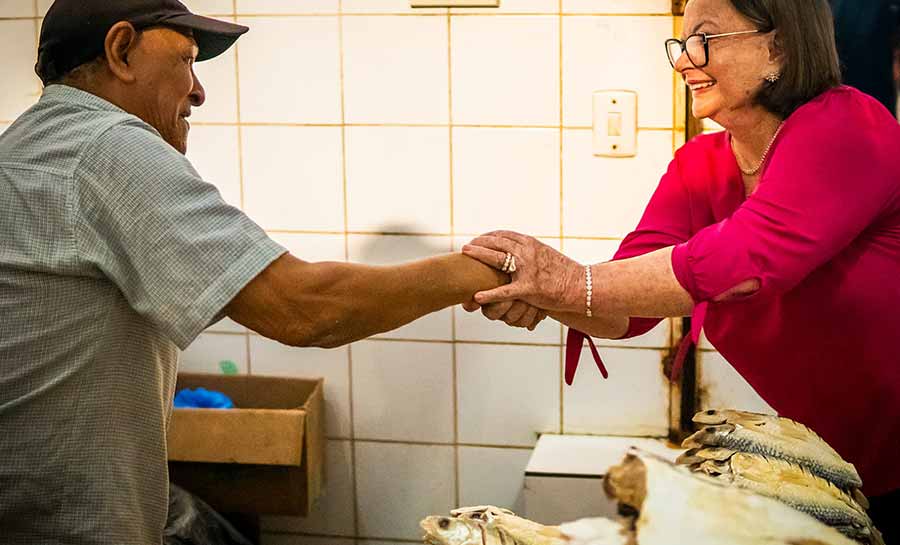 Com itinerário no Juruá, Vanda Milani visita mercados e comunidades em Cruzeiro do Sul