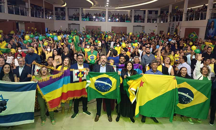 Trio quadrangular: Alan Rick, Antônia Lúcia e Antônio Pedro realizam primeiro grande evento de campanha com evangélicos