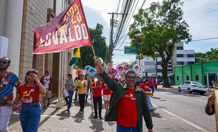 “Recomeçamos do jeito certo, com o pé no chão, com a força da militância”, diz Edvaldo durante ato de Abraço no Palácio