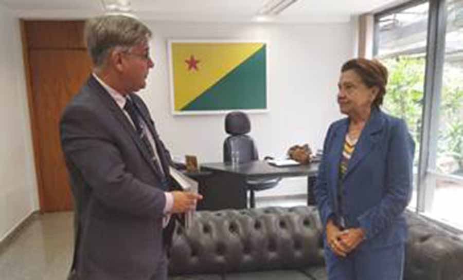 Senadora Maria das Vitórias solicita abertura do portão do aeroporto de Marechal Thaumaturgo