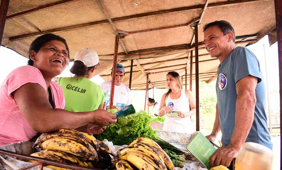 Marcio Bittar visita comércio da Via Chico Mendes: “Prestação de contas”