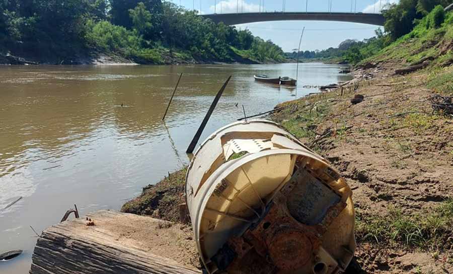 Rio Acre continua baixando e chega a 1,58 neste domingo (28), menor cota de 2022 na capital