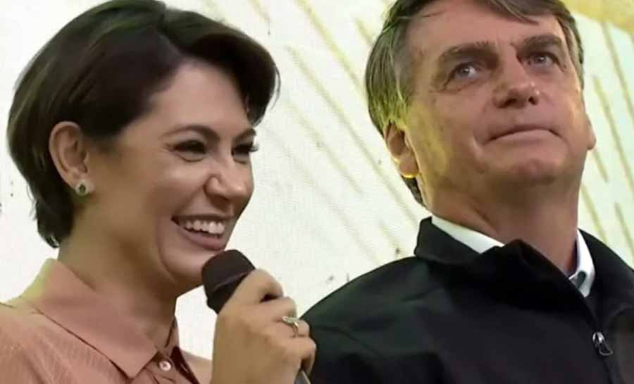 ‘Mulher tem que ser ajudadora do esposo’, diz Michelle Bolsonaro