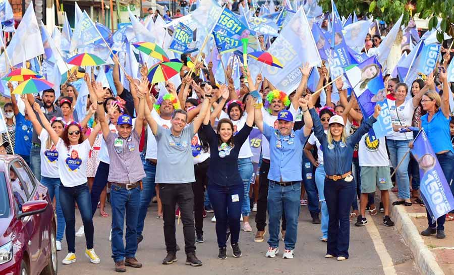 Caminhada da Esperança: com apoio da população, campanha de Mara toma avenida de Epitaciolândia