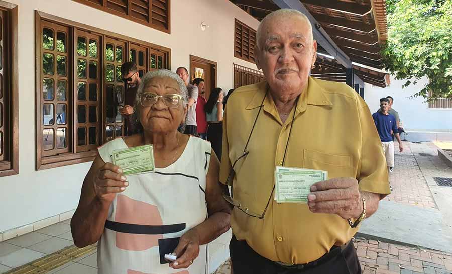 Casados, idosos de 84 e 80 anos fazem questão de votar em Rio Branco: ‘sempre votamos’