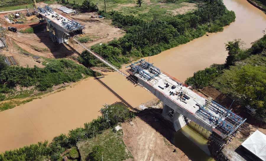 Governo avança na concretagem das aduelas da ponte do anel viário de Brasileia-Epitaciolândia