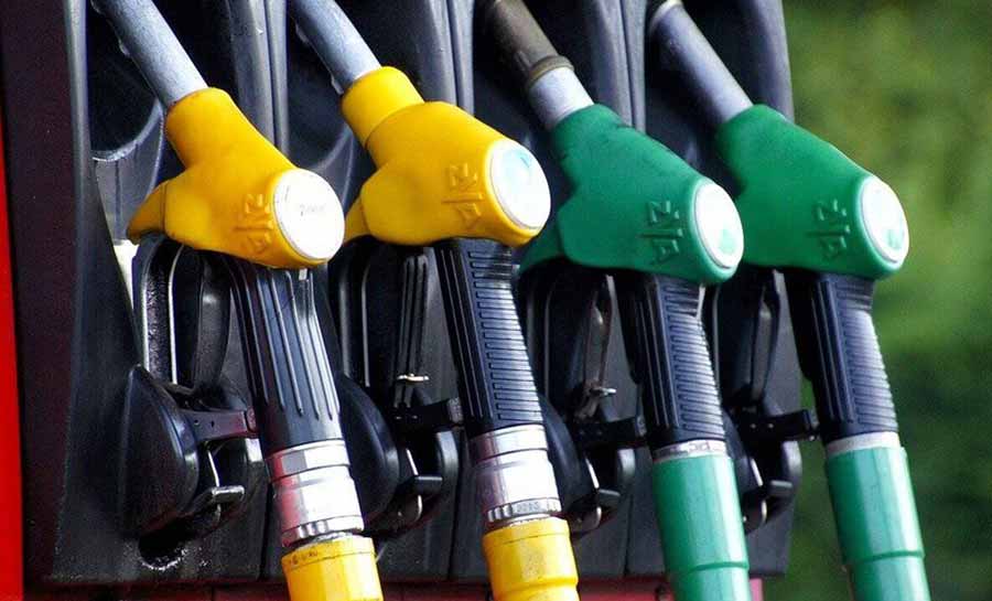 Preço da gasolina nos postos cai e fica abaixo de R$ 4,80, aponta ANP