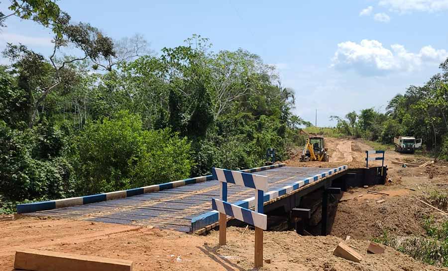 Estado e Prefeitura de Sena Madureira constroem ponte sobre o Igarapé Salpico