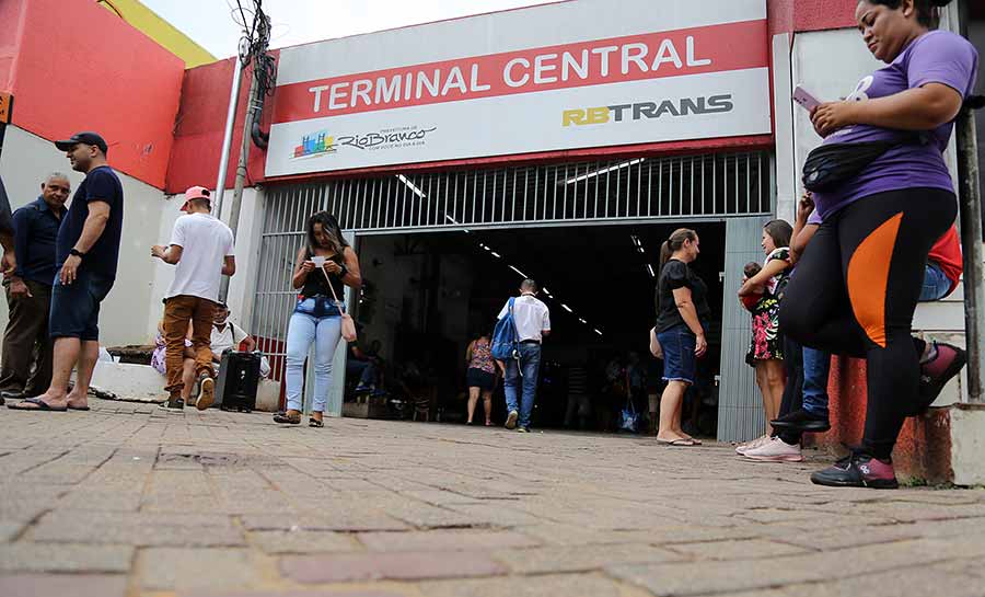 Rbtrans fiscaliza vendas irregulares de vale transporte e passes de gratuidades no Terminal Urbano