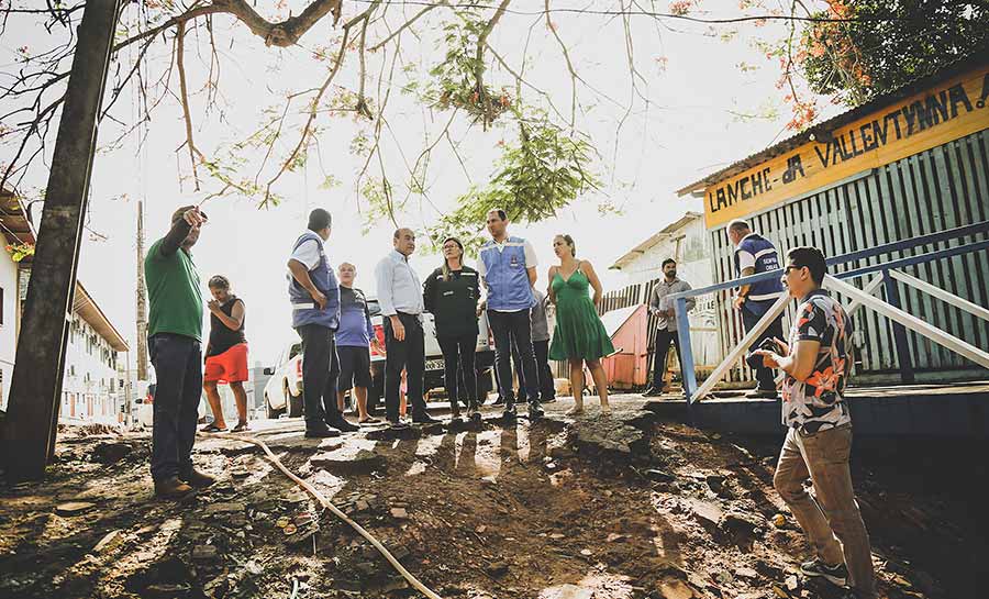 Prefeito de Rio Branco entrega novas escadarias e limpeza de lixão no bairro Dom Giocondo